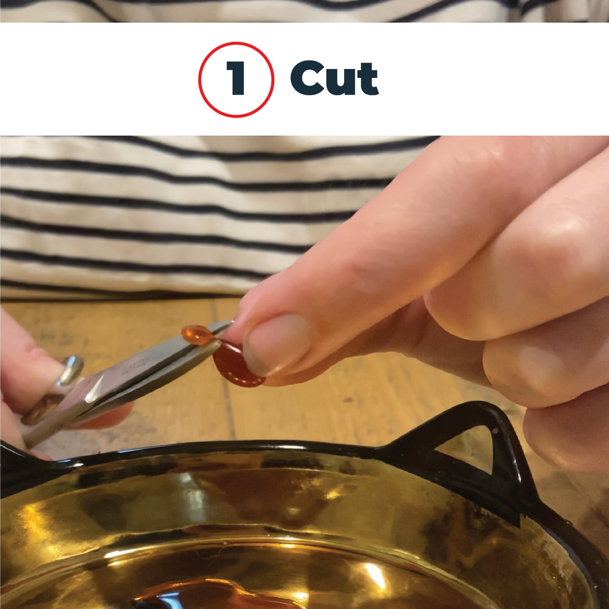 Step 1: cutting the tail of an Antinol Easy Feed capsule